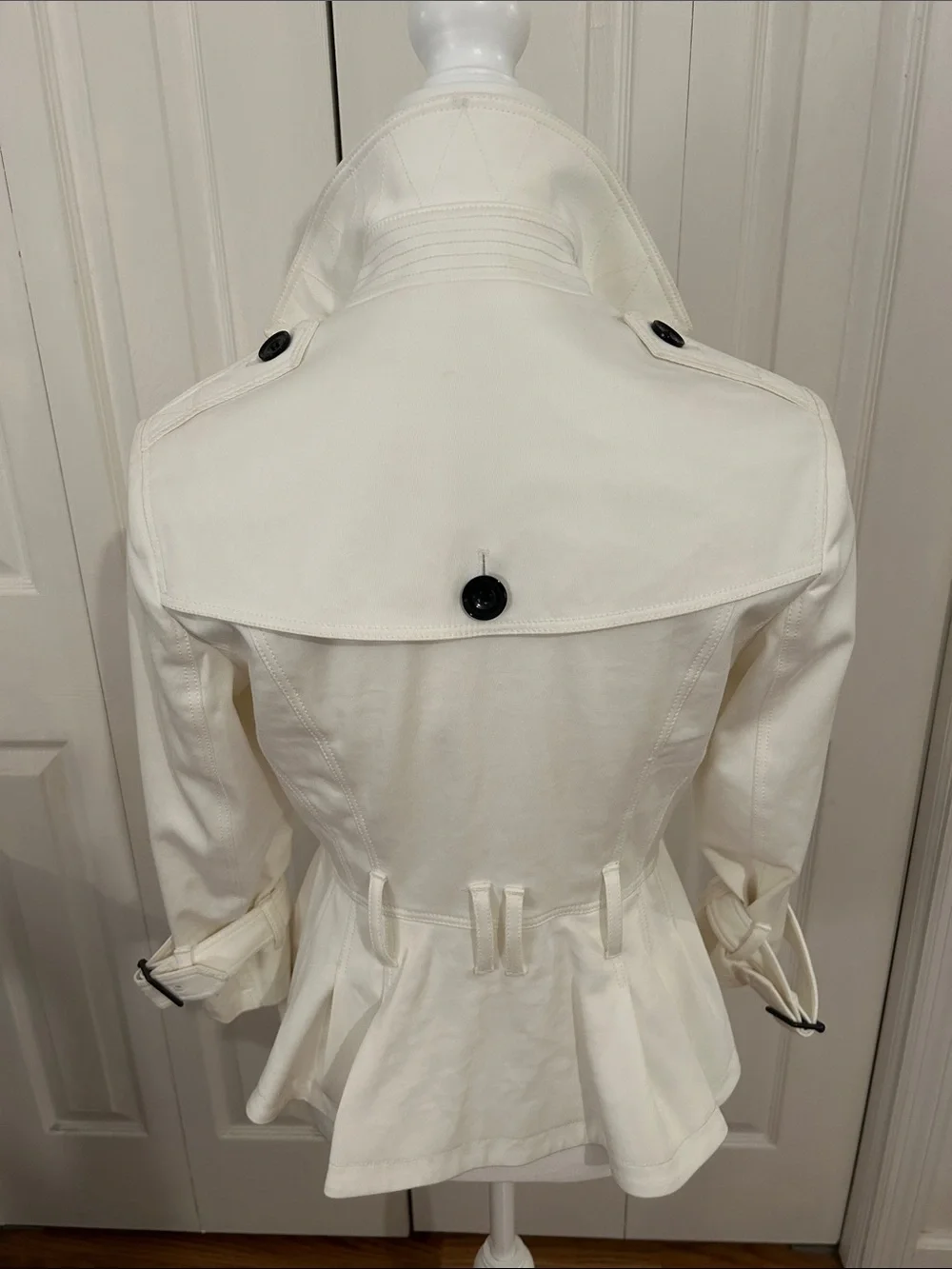 Burberry Britt Cream Double-Breasted Trench Coat with Black Buttons Sz 6 - Picture 2 of 10